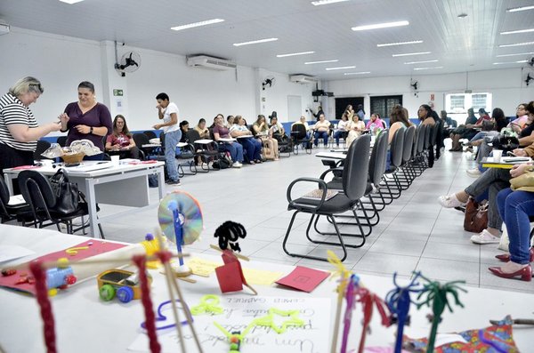Mais de 110 professores concluem formação voltada à leitura e à escrita na Educação Infantil