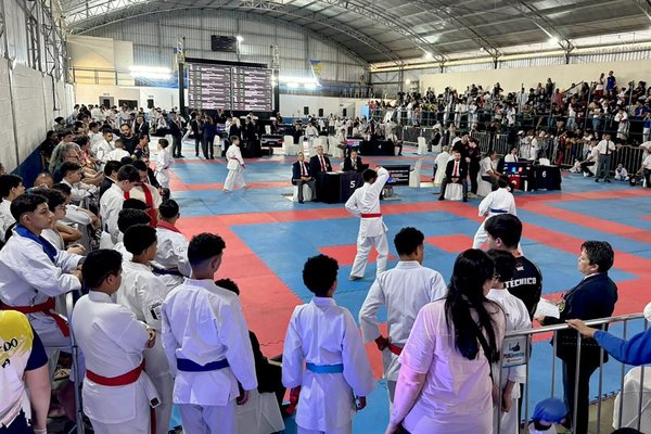 Várzea Paulista conquista 17 ouros, 8 pratas e 13 bronzes no IV Torneio Ken in Kan de Karatê