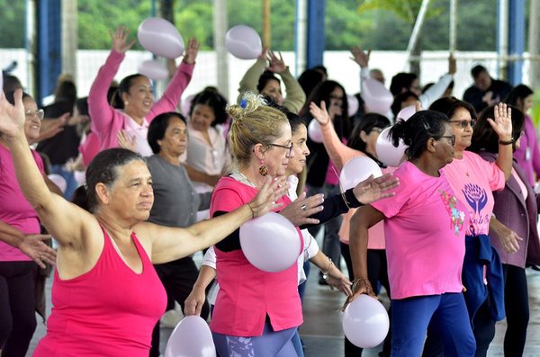 Ação na Praça CEU encerra o Outubro Rosa em Várzea Paulista